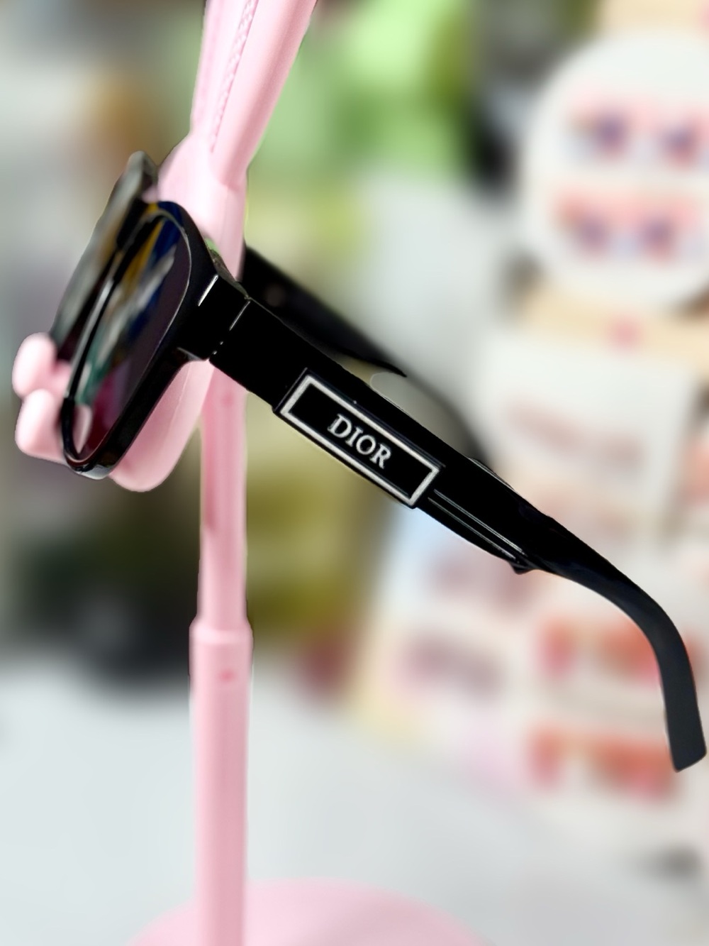 Fashion Black Rectangle Sunglasses with Dark Lenses